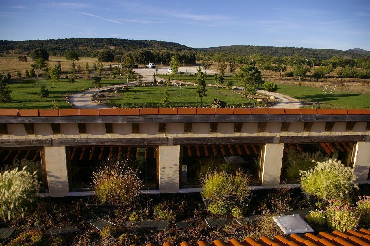 Puentedura Hotel Albergue Bioclimatico Sabinares Del Arlanza מראה חיצוני תמונה