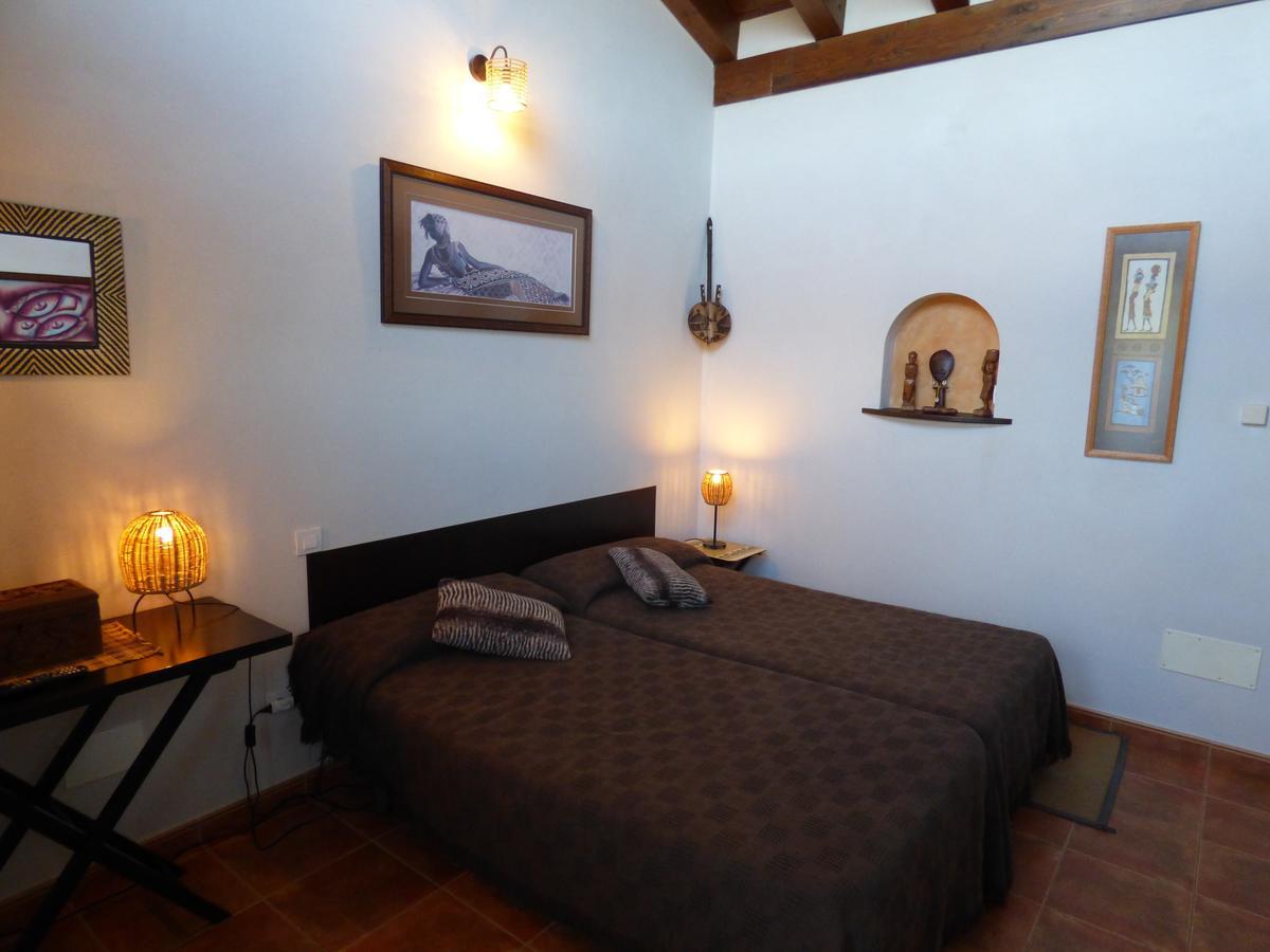 Puentedura Hotel Albergue Bioclimatico Sabinares Del Arlanza חדר תמונה