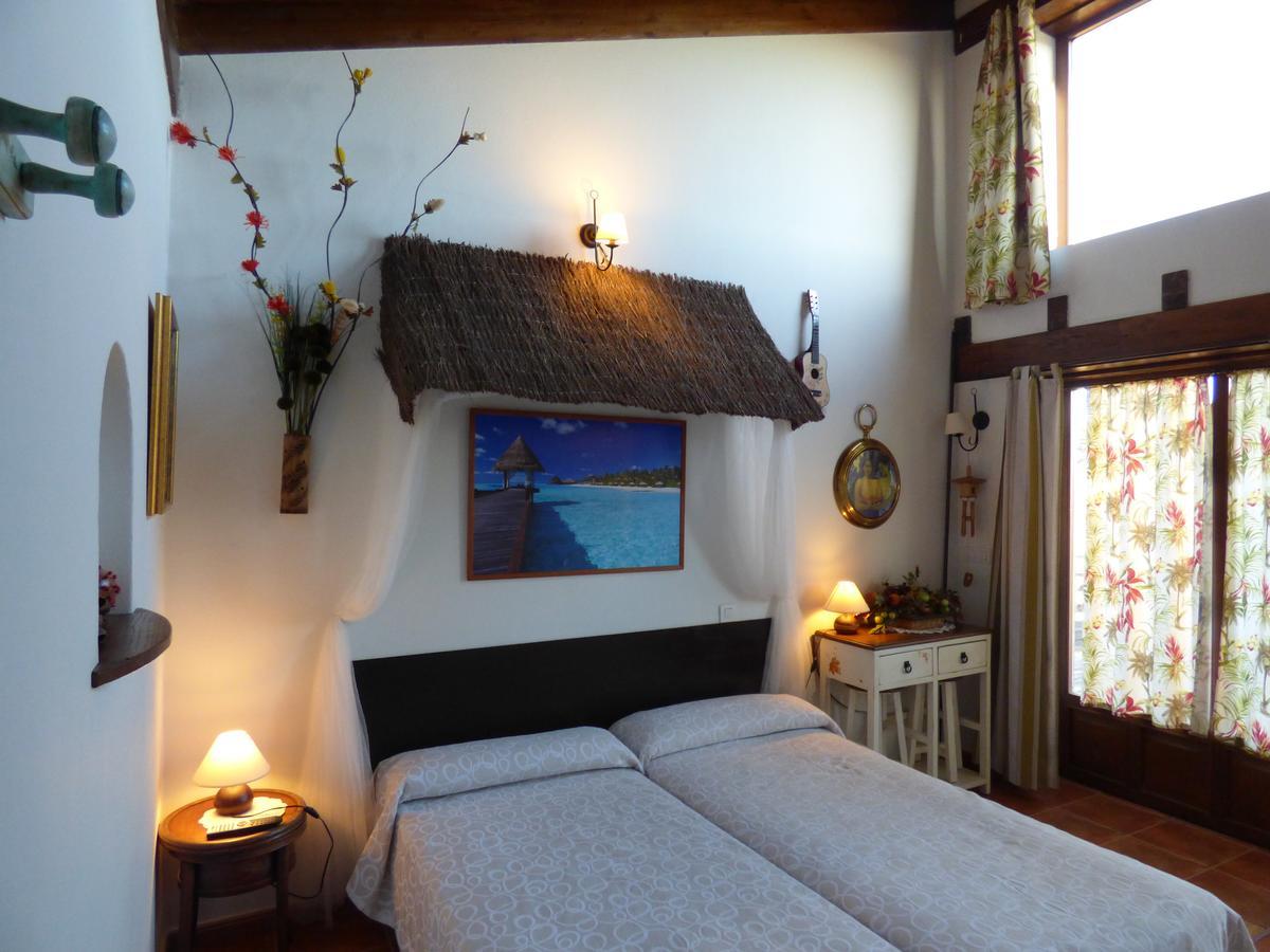 Puentedura Hotel Albergue Bioclimatico Sabinares Del Arlanza חדר תמונה