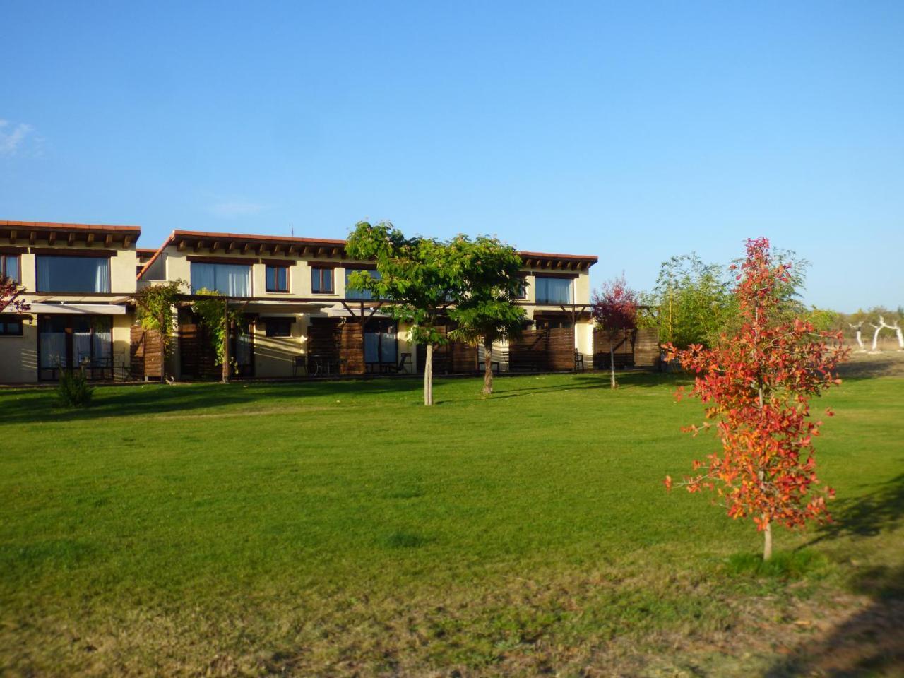Puentedura Hotel Albergue Bioclimatico Sabinares Del Arlanza מראה חיצוני תמונה
